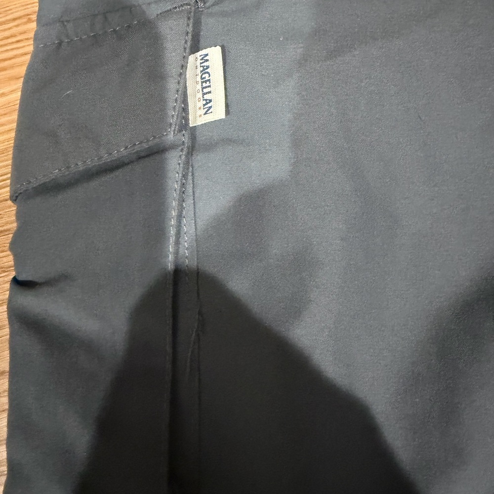 Magellan Outdoors Men's Dark Gray Cargo shorts